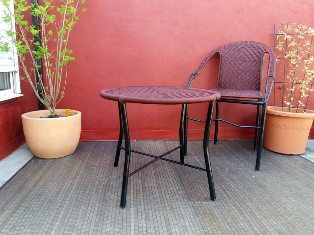 Chaise à accoudoir, modéle SIGUILAN CHOCOLAT – Image 2