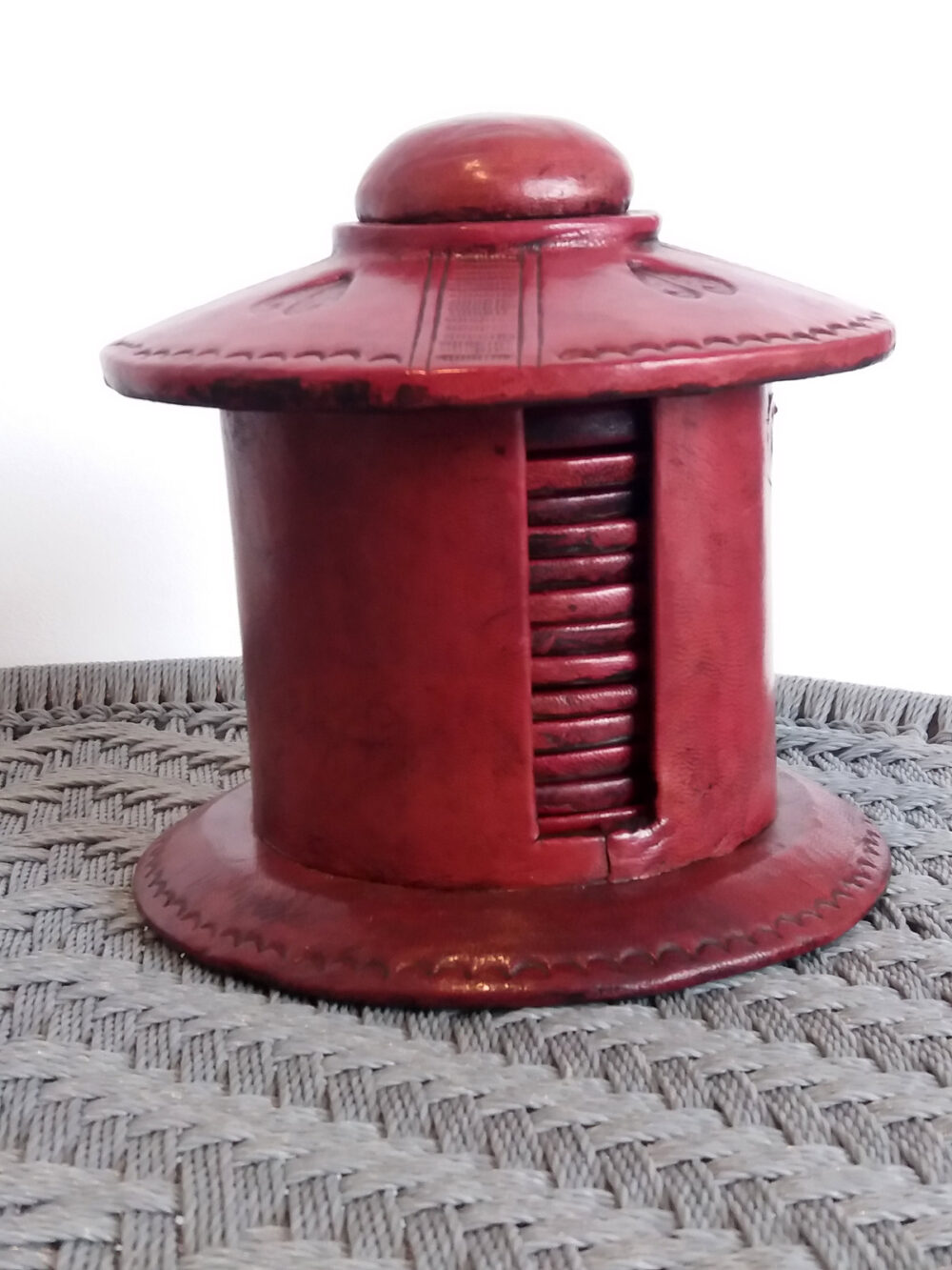 Lot de 12 sous-verres en cuir acajou et sa boite en cuir assortie, modèle KEUR3 – Image 3