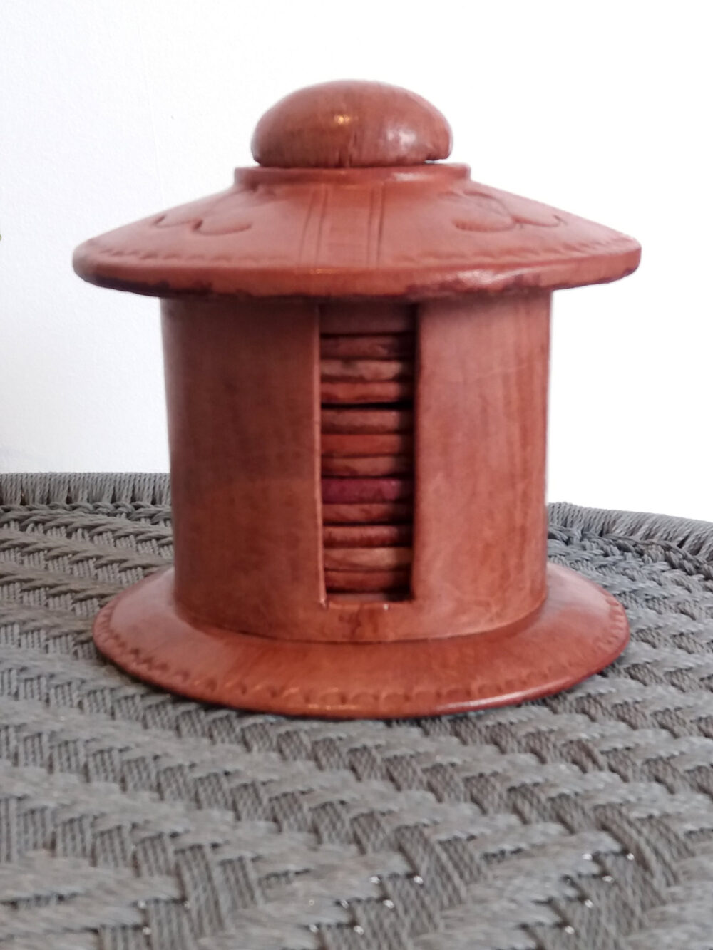 Lot de 12 sous-verres en cuir naturel et sa boite en cuir assortie, modèle KEUR4 – Image 3