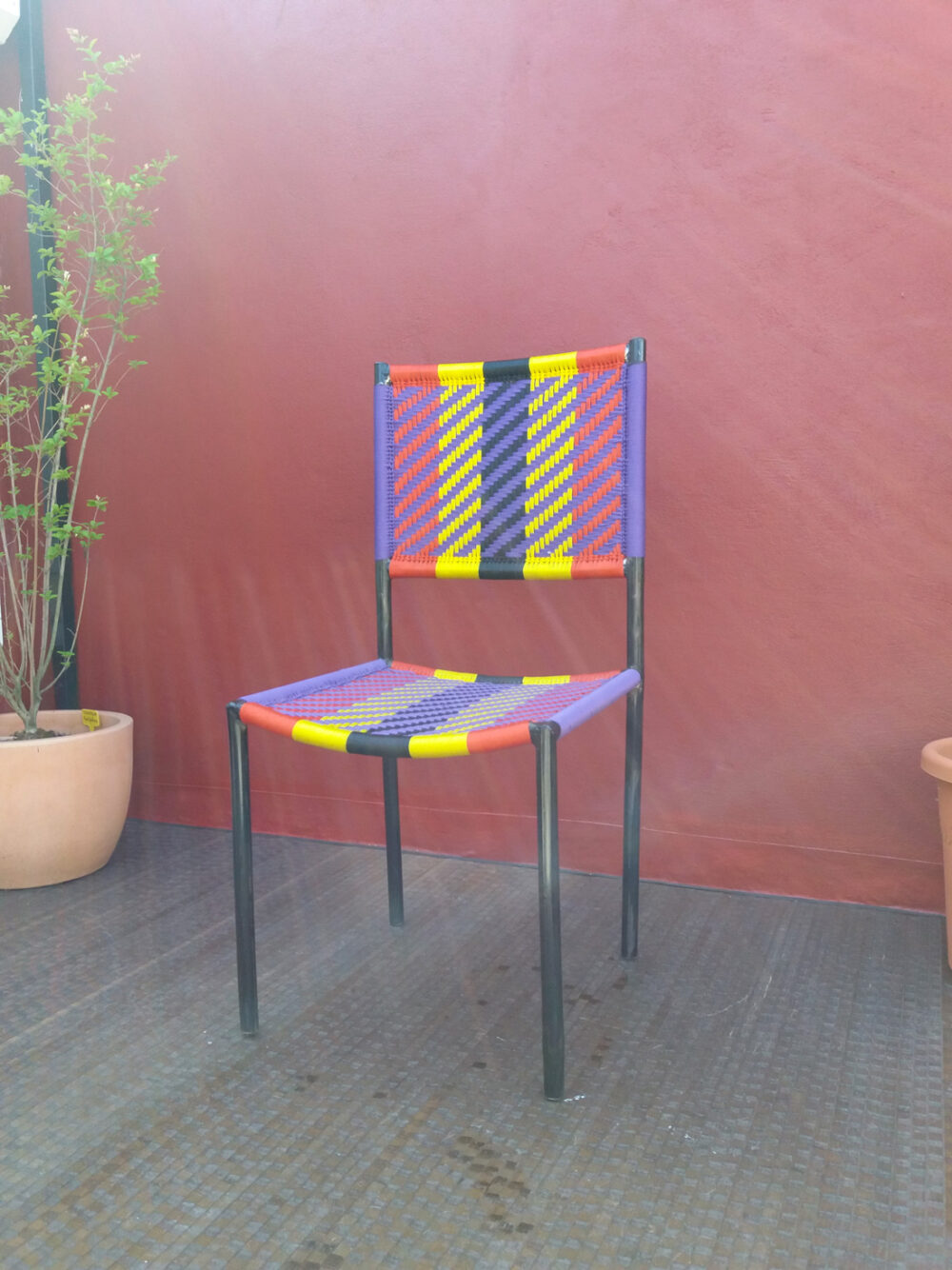 Chaise tressée, modéle Cooko multicolore diagonale violette – Image 3