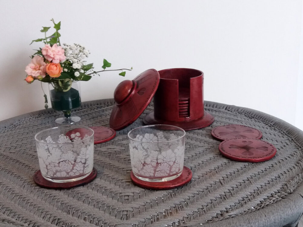Lot de 12 sous-verres en cuir acajou et sa boite en cuir assortie, modèle KEUR3 – Image 2