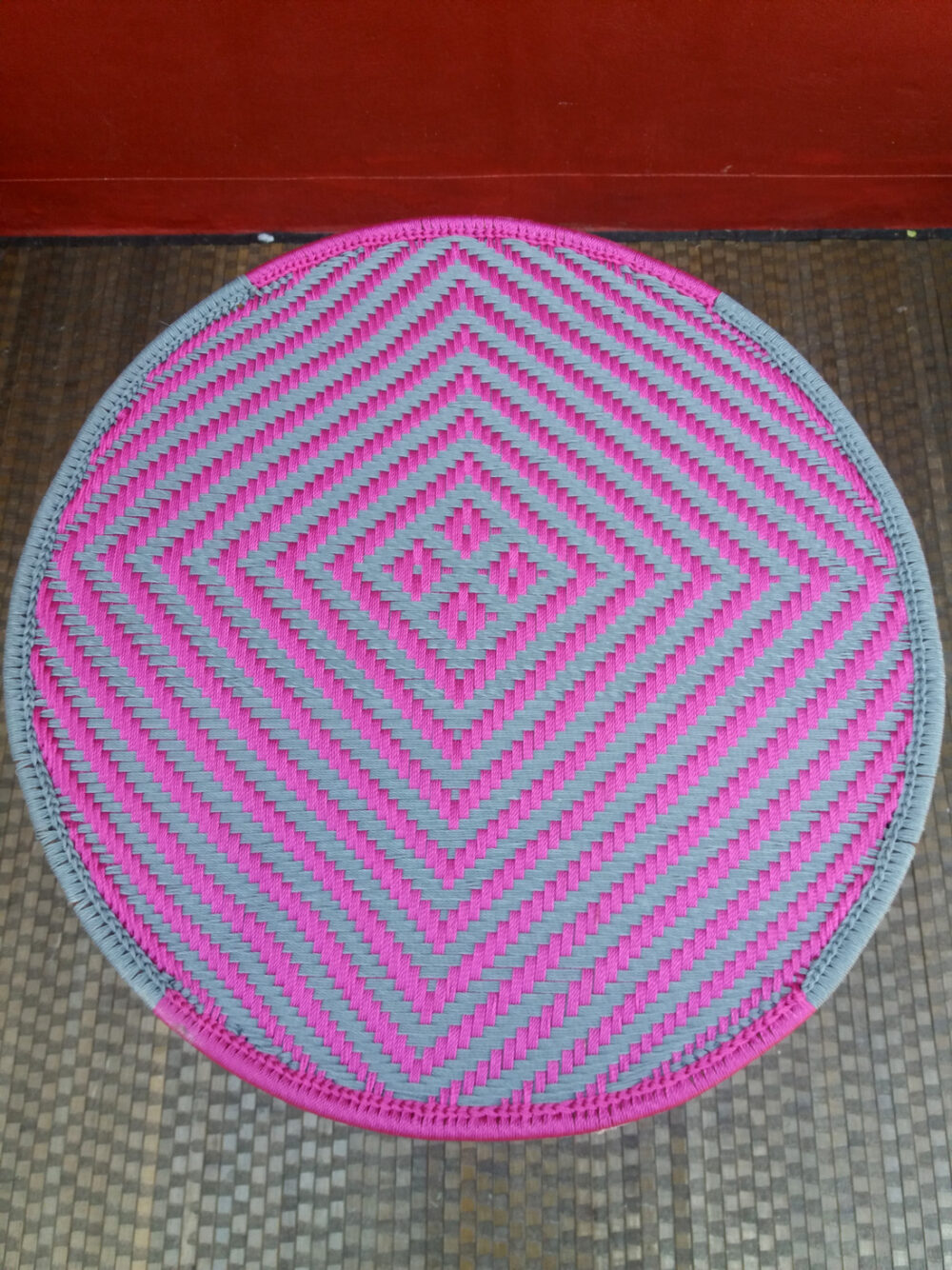 Table Basse tressée , modèle MINFEN rose et grise – Image 2