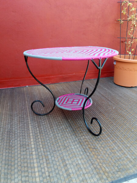 Table Basse tressée , modèle MINFEN rose et grise