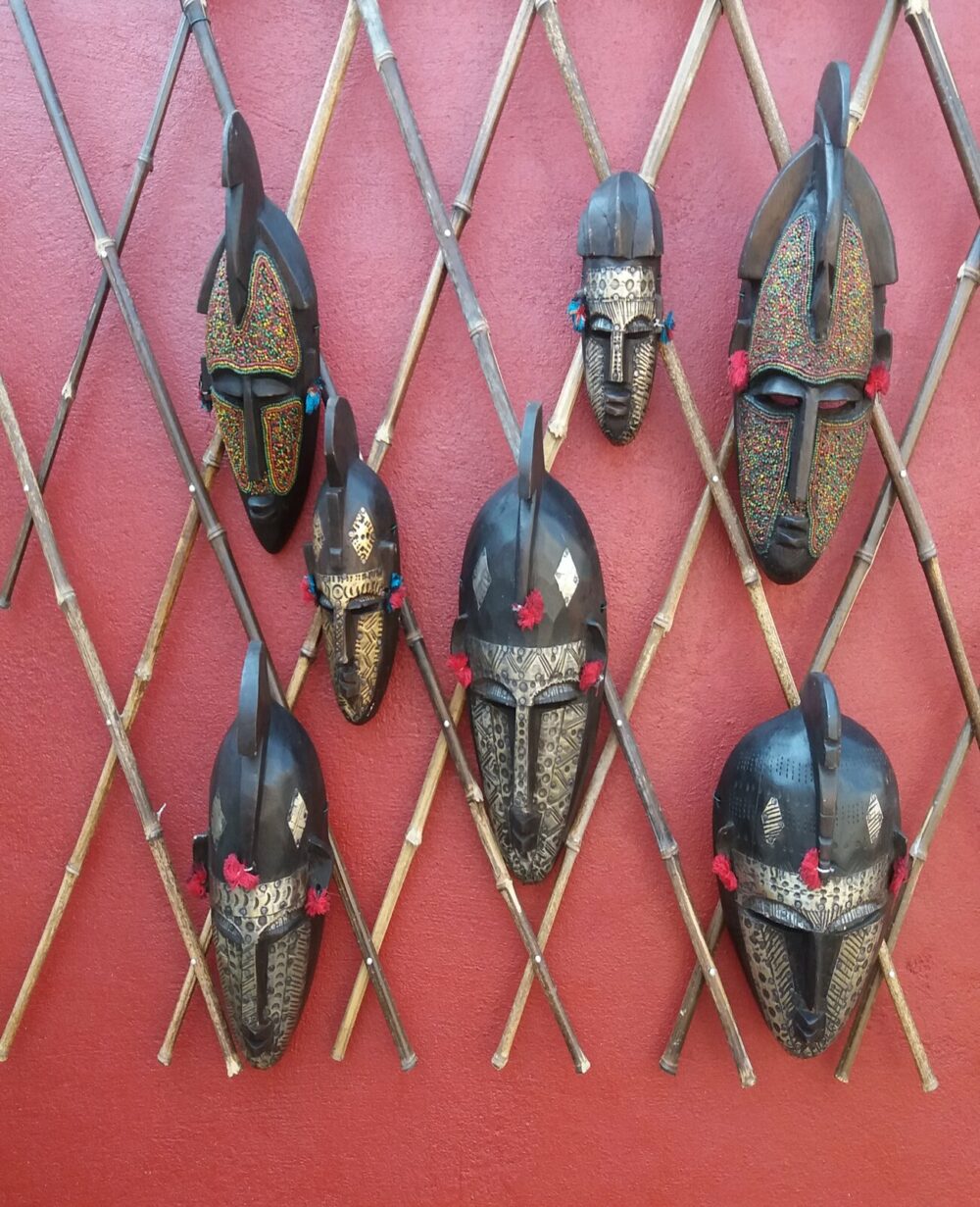 Masque décoratif, en bois et perle 36 cm, modèle KONON1 – Image 3