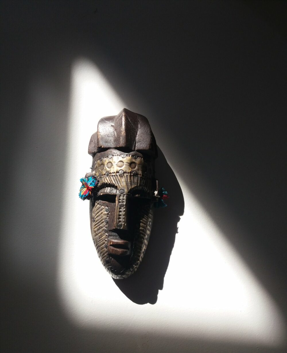 Masque décoratif, bois et métal 20cm, modèle NAMAKUN2