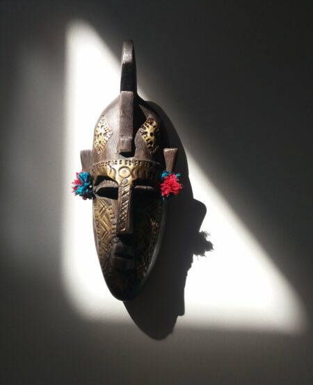 Masque décoratif,  bois et métal 25 cm, modèle NAMAKUN1