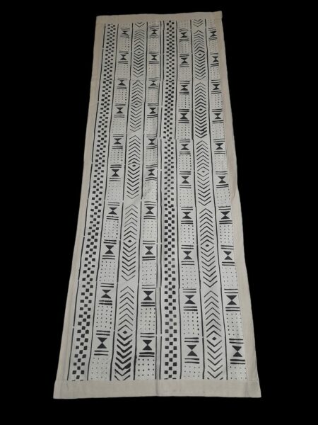 Chemin de table modèle "graphique sur fond beige" - bogolan sur coton