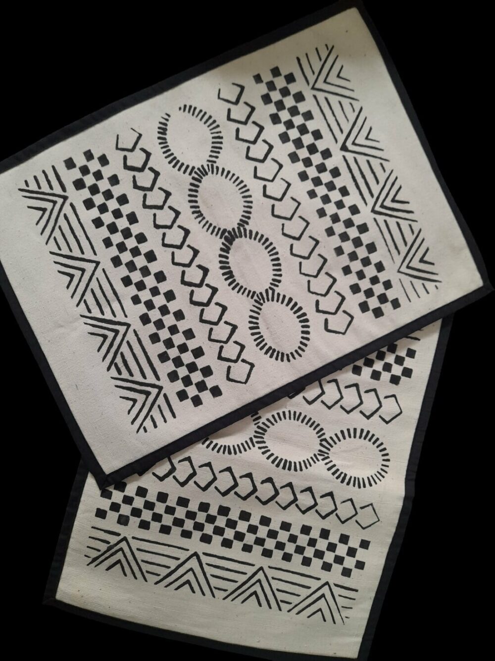 Set de table modèle "noir & blanc" - bogolan sur coton - lot de 2