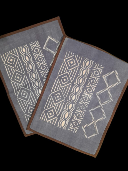 Set de table modèle "indigo" -couleur bleu indigo- bogolan sur coton - lot de 2