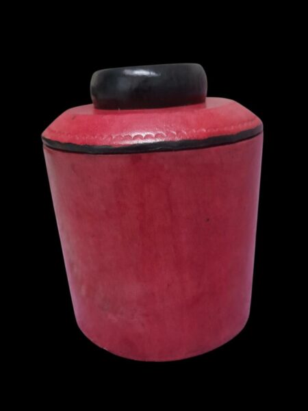 Boite à bijoux en cuir teinté bicolore rouge et noir, hauteur 12,5 x 9,5 cm