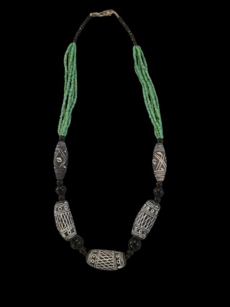 Collier perles de terre et perles de rocailles