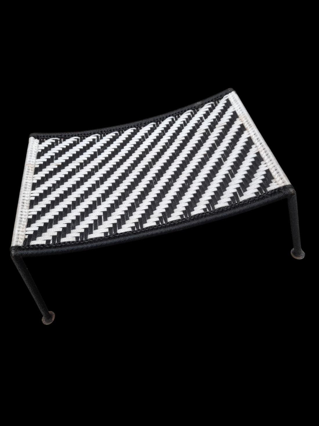 Repose-pied, modèle Palabre Blanc et Noir – Image 2