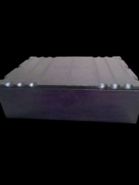 Coffre en cuir violet 48 x 30 x 14 cm
