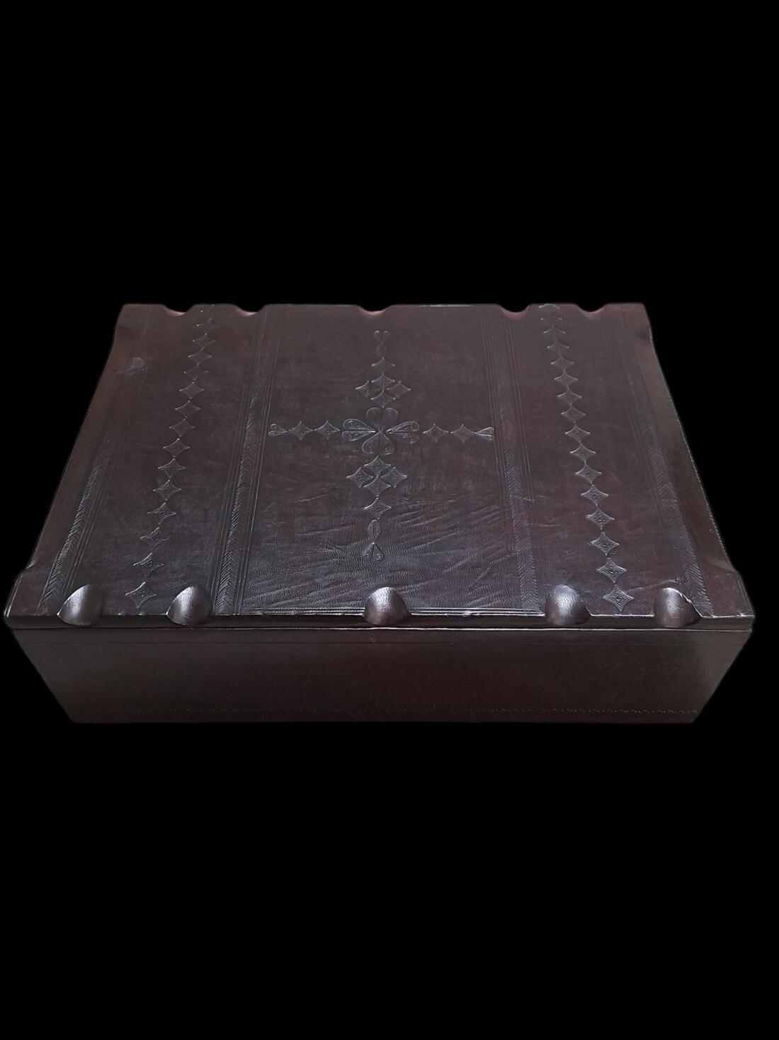 Coffre en cuir chocolat 48 x 30 x 14 cm cm